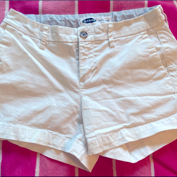 White shorts - Picture 1 of 4